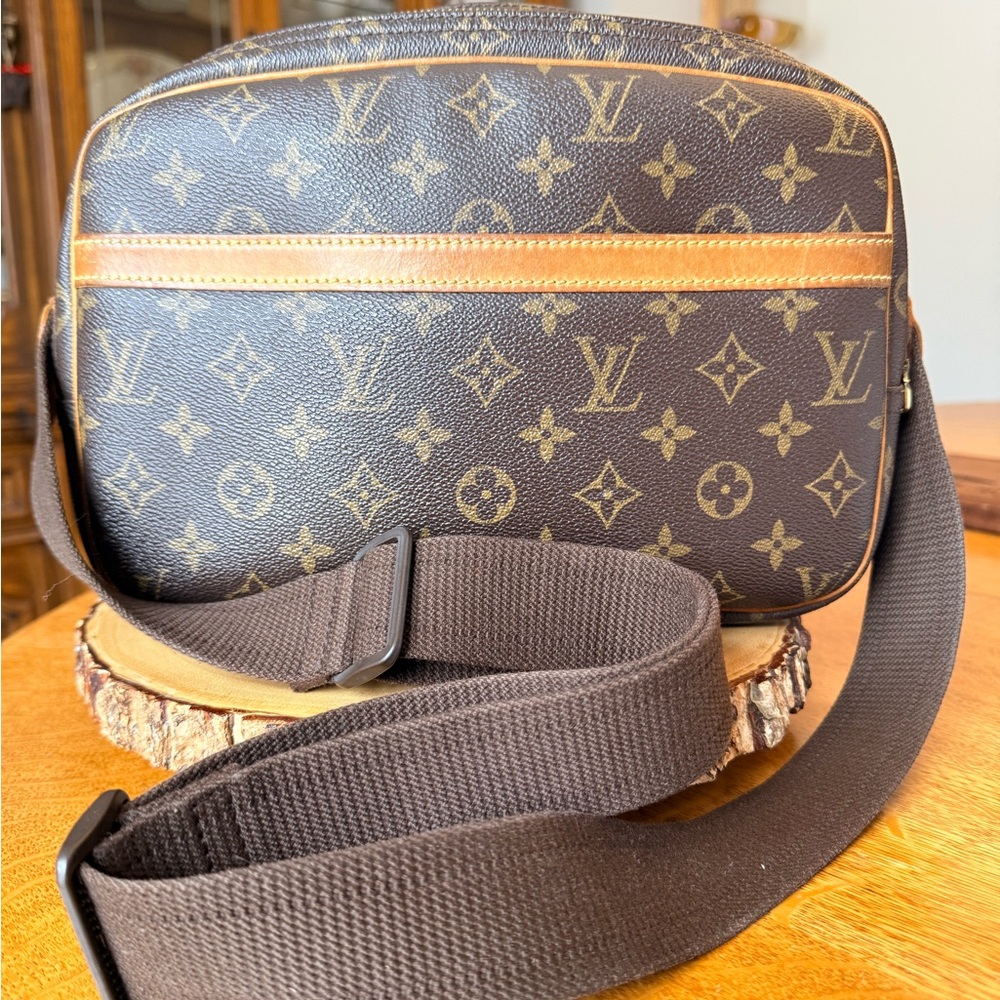 Louis Vuitton Monogram Reporter